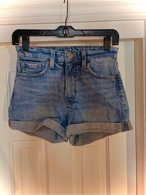 Sexy Beachy Women's Light Blue High-Rise Denim Shorts - size 0